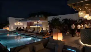 Portofino 28 — Alberca Noche.png